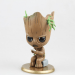 figura baby groot enfadado